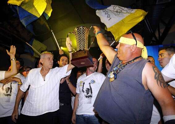 אילן סרף ורלף קליין. האוהד סיפר למשפחה על המחווה של העירייה // צילום: אלן שיבר